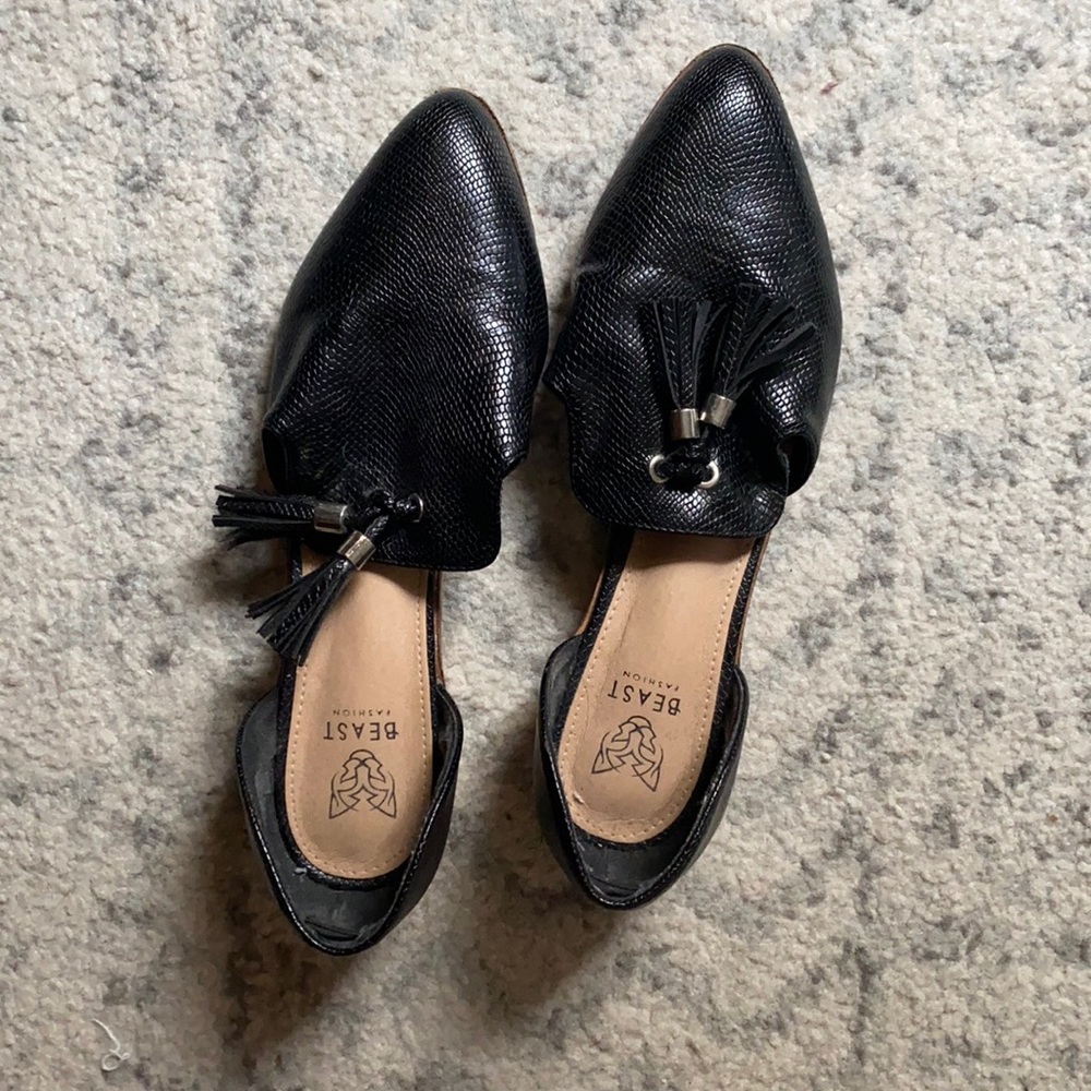 BLACK TASSLE SLIP ONS!